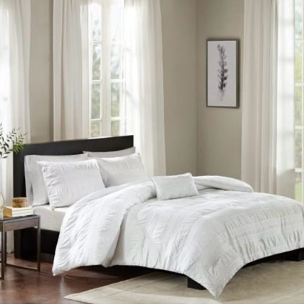 Madison Park Kate White Cotton Seersucker Duvet Cover Set King